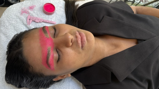 Gezichtsbehandeling met masker